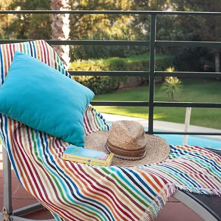 Dom wakacyjny Meco Beautiful House - 4 Bedroom House With Pool *