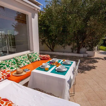 Meco Beautiful House - 4 Bedroom House With Pool Dom wakacyjny