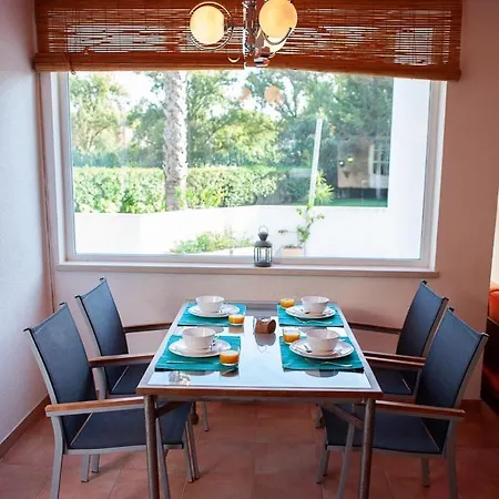 Meco Beautiful House - 4 Bedroom House With Pool Dom wakacyjny *