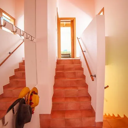 Meco Beautiful House - 4 Bedroom House With Pool Dom wakacyjny *