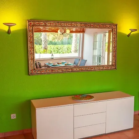 Meco Beautiful House - 4 Bedroom House With Pool Σπίτι διακοπών Σεσίμπρα